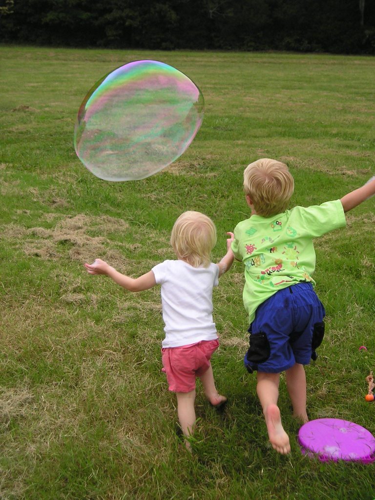 Brincamos com bolha de sabão! Blog de Puericultura e Brinquedos