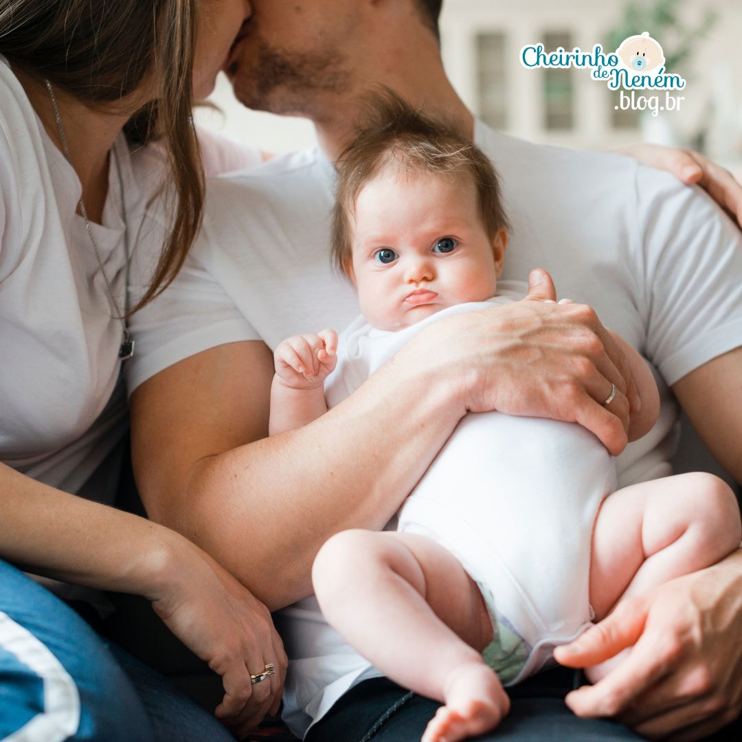 Colinho cura ! 👼🏿👼🏾👼🏾Bebês nascidos prematuramente ganham peso mais  rápido quando ficam assim , coladinhos nas mamães , o chamado método  canguru. .